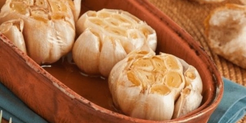 Pečeni bijeli luk: zdravstvene prednosti i kontraindikacije